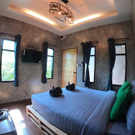 Samed Big Whale Hostel Rayong Exterior photo