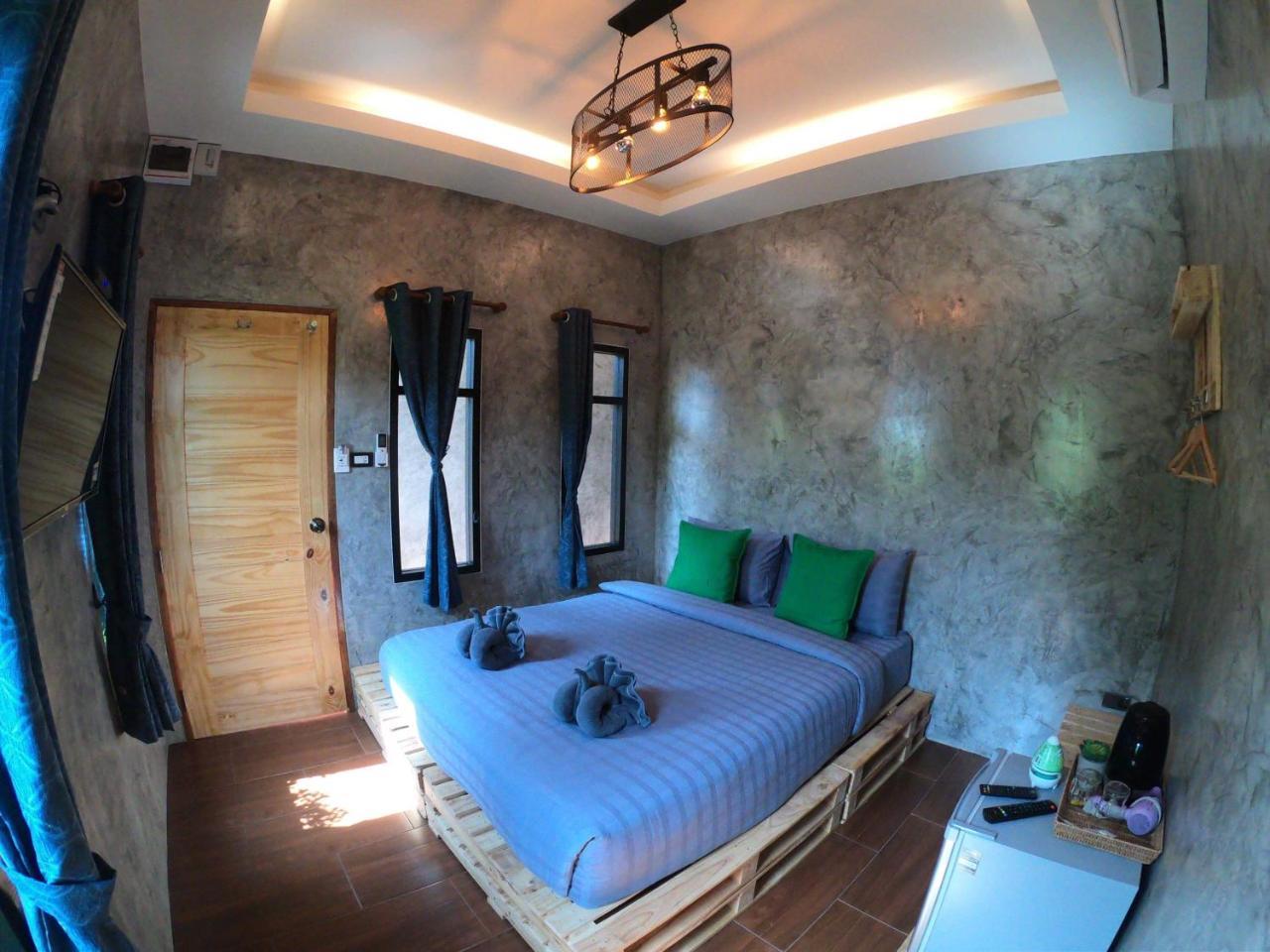 Samed Big Whale Hostel Rayong Exterior photo